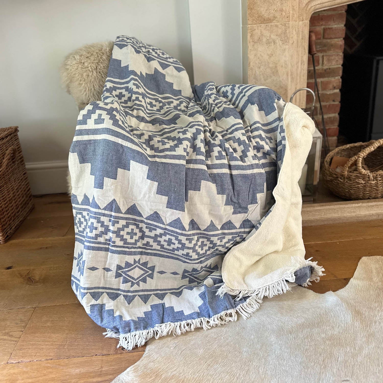 Maya Fleece Lined Throw Ailera